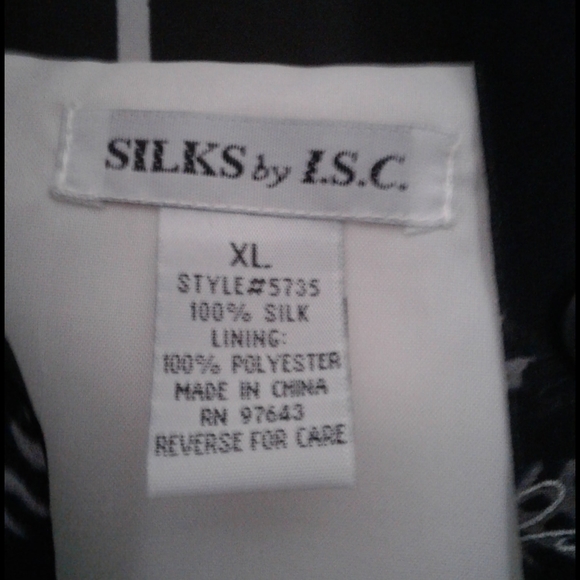 Blouse with shell.  23 inches across - Picture 3 of 3